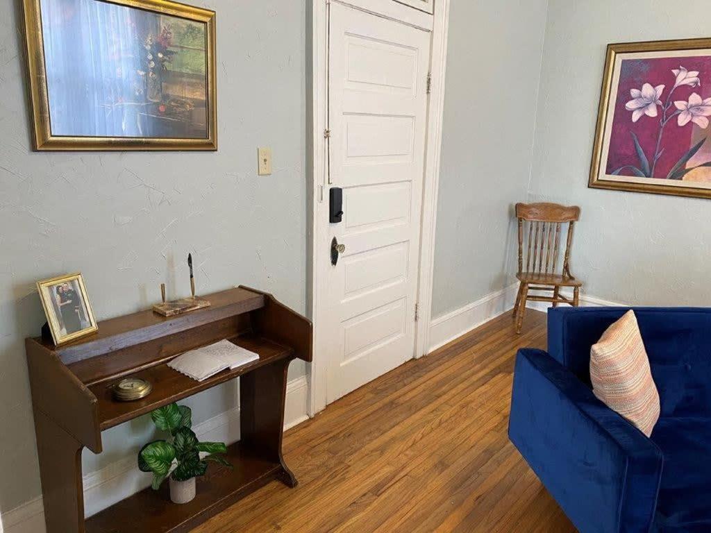 Dauphin District Darling #1-Downtown, Restaurants Apartment Mobile Exterior photo