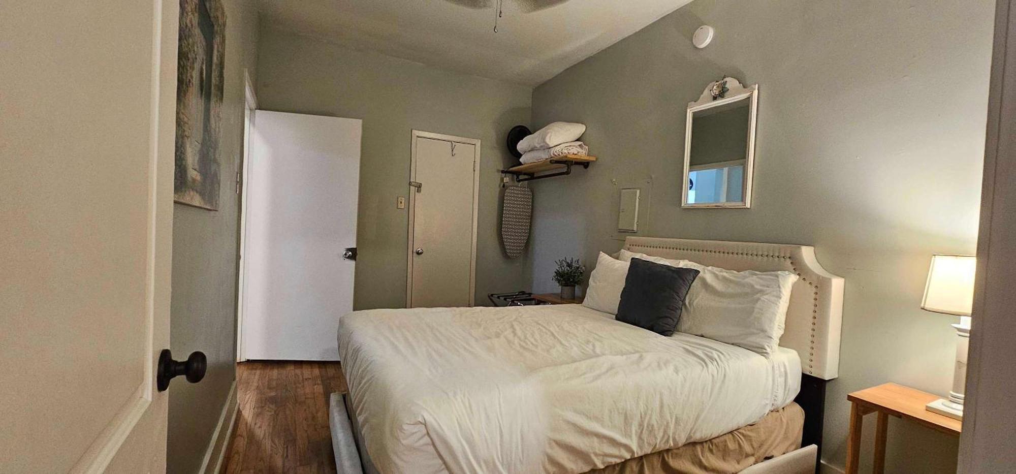 Dauphin District Darling #1-Downtown, Restaurants Apartment Mobile Exterior photo